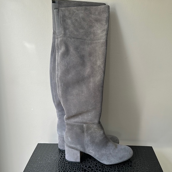 Clarks Tall Grey Suede Boot. US SZ 7.5 - Picture 2 of 7